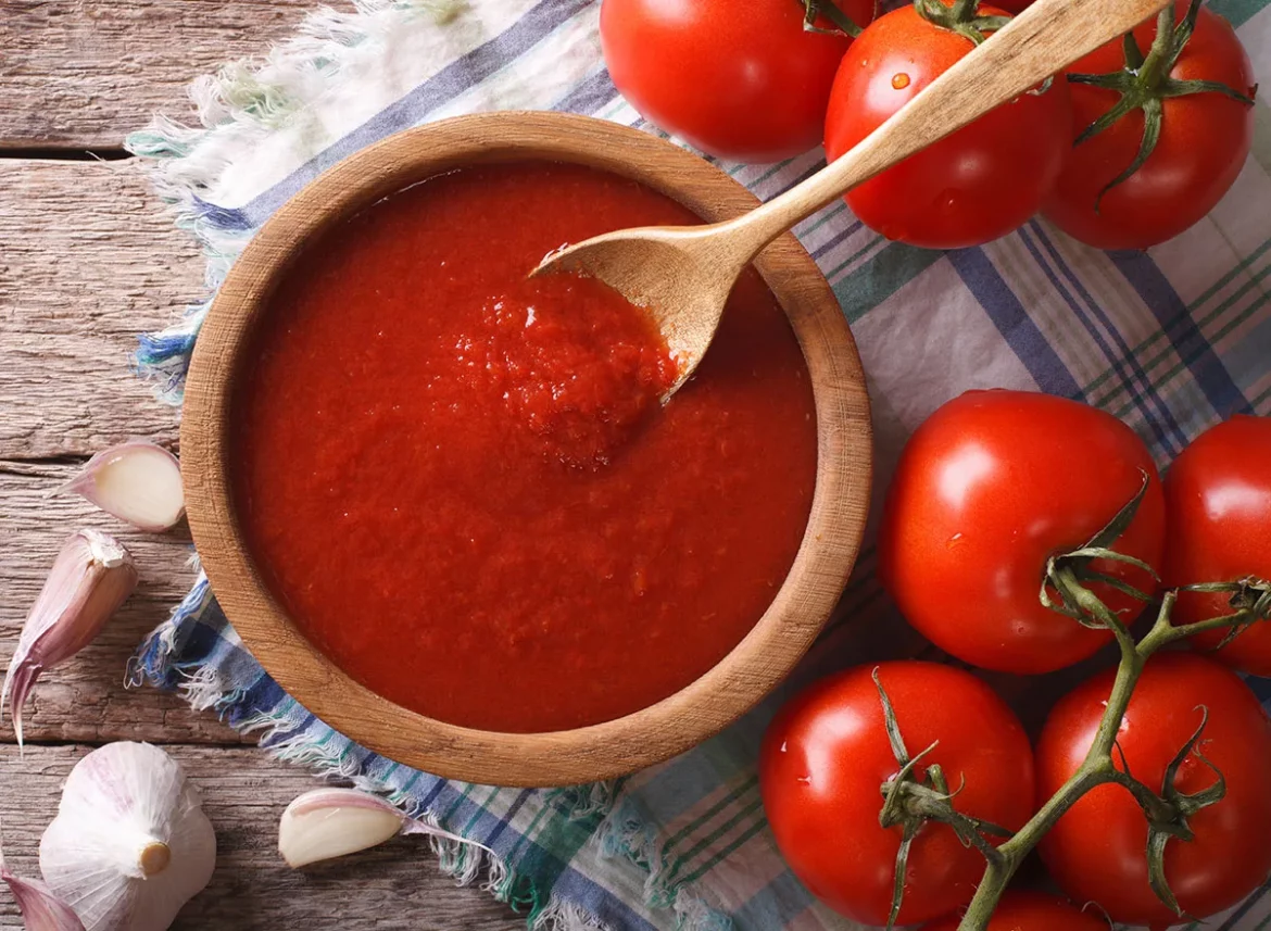 How to make tomato sauce from tomato paste