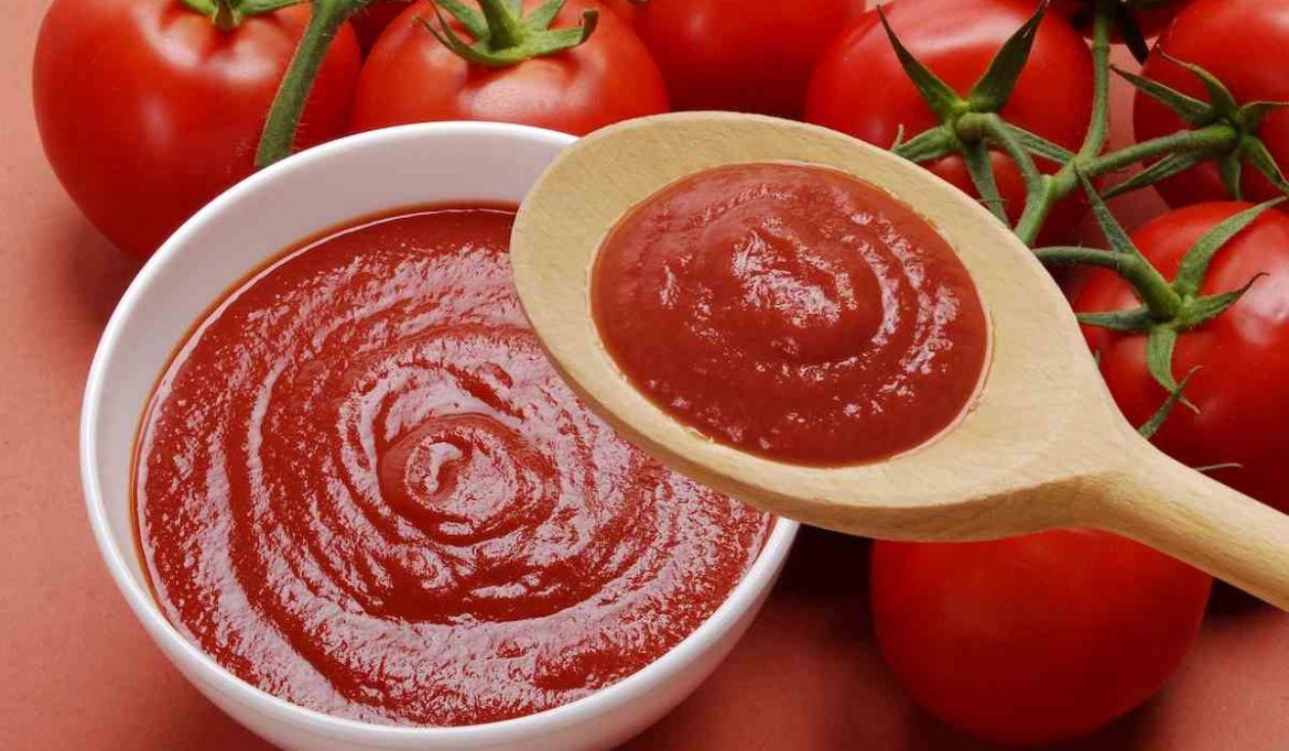 Tomato Paste Woolworths Tube packaging and its features